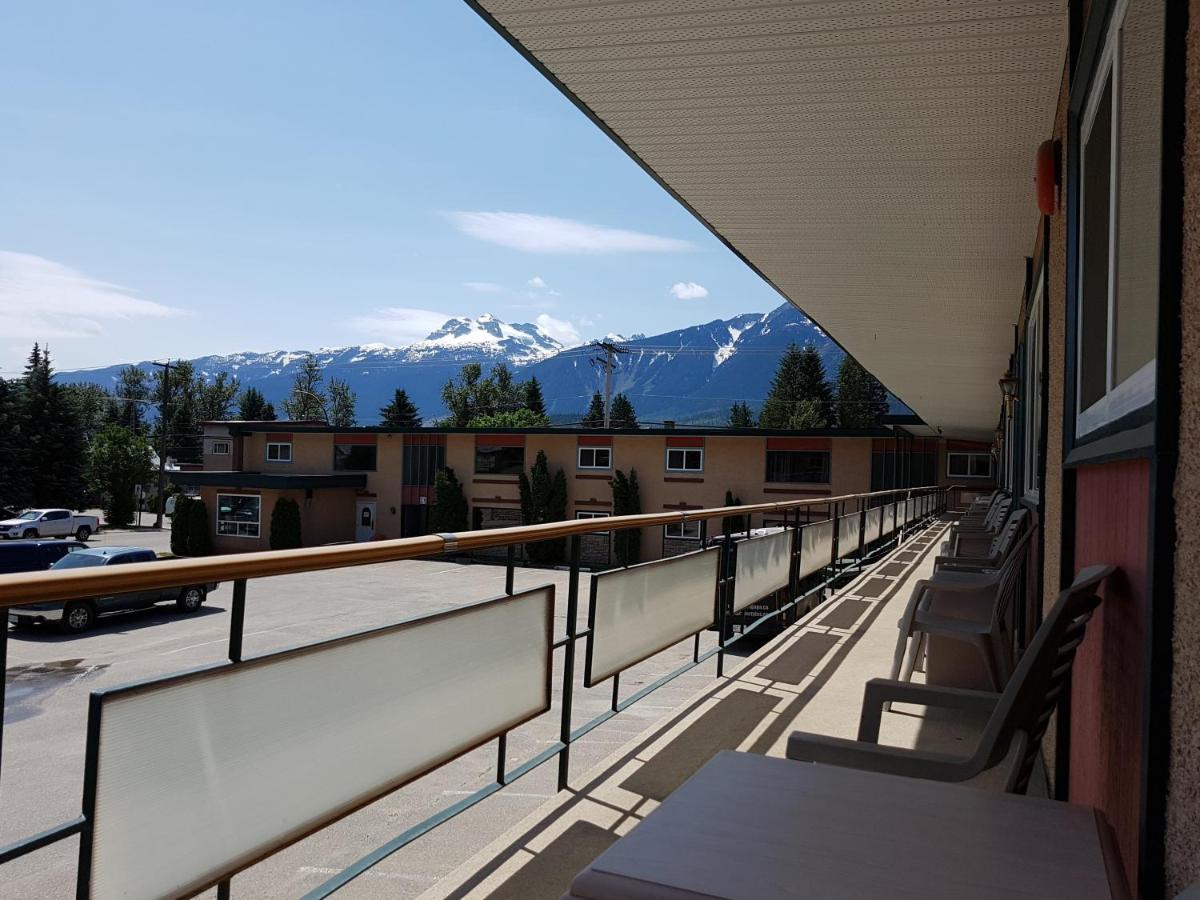 Alpine Inn & Suites Revelstoke Exterior foto
